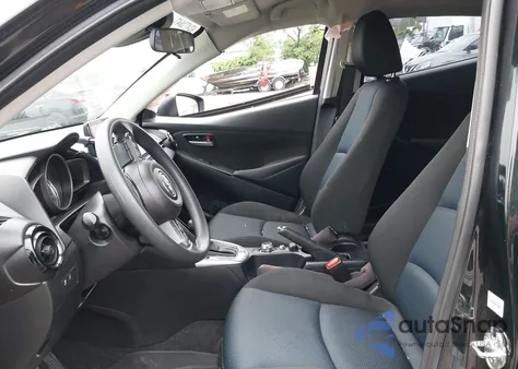 2019 Toyota Yaris L/Le/Xle z USA, uszkodzony, nr VIN 3MYDLBYV5KY520984